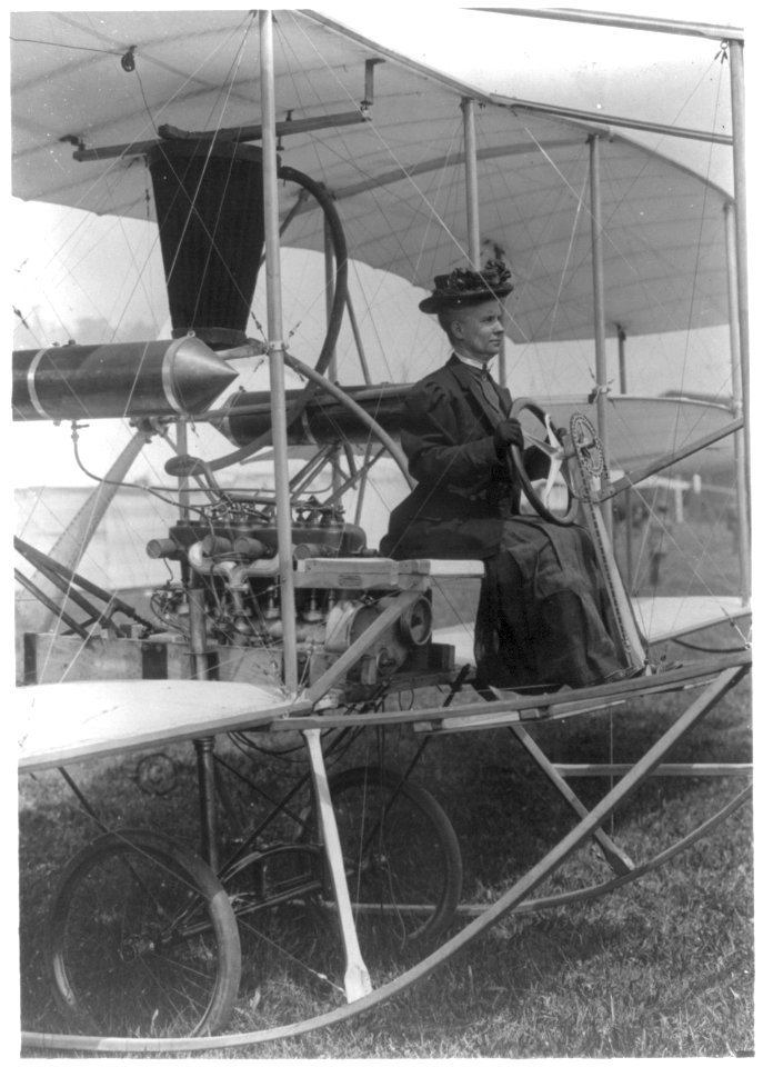 Miss Todd in cockpit of plane LCCN2002721590