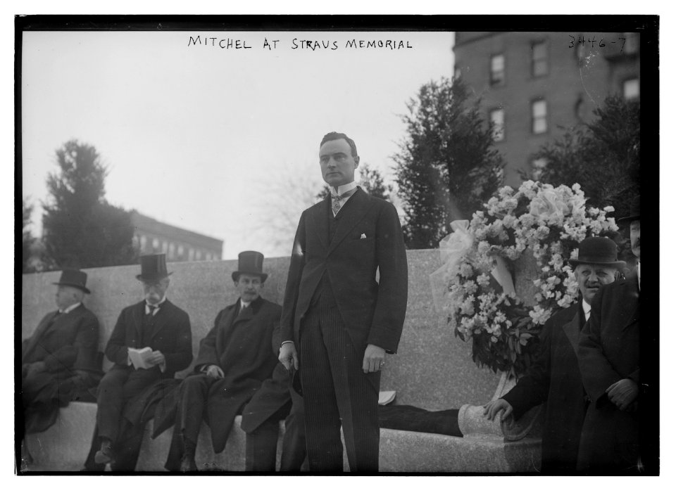 Mitchel at Straus Memorial LCCN2014698803