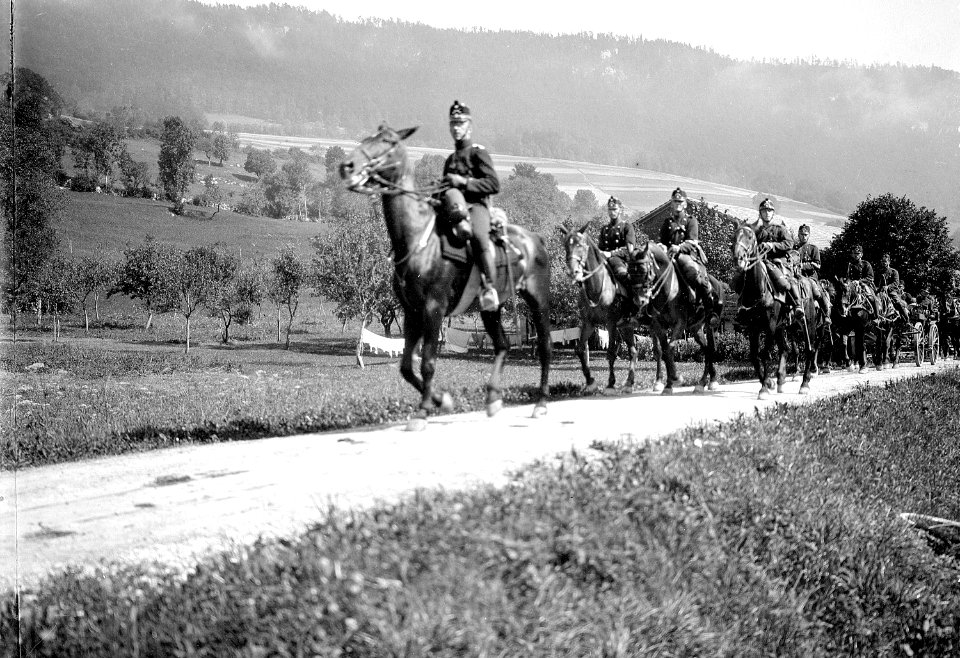 Mitrailleure Romont - Vaufflin im Marsch - CH-BAR - 3236372