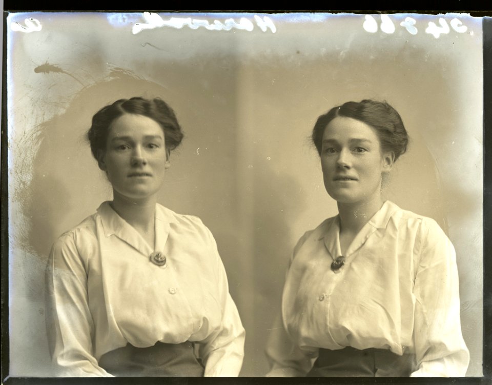 Miss Harwoods, 9 Dec 1916 (16939528784)