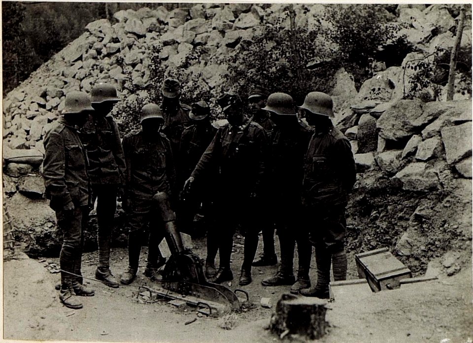Mittlerer Granatwerfer System TMK am Sturmkursübungsplatz in Schabs. (BildID 15583717)