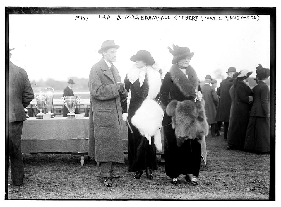 Miss Lila & Mrs. Bramhall Gilbert (Mrs. C.P. Dugmore) LCCN2014690850