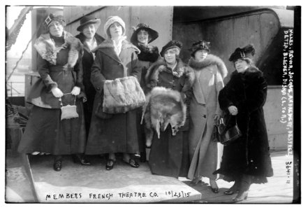 Mlles. Revoir, Jacque, Adremery Destrez, Detza, Blecher, Diska (L. to R.), members French Theatre Co. LCCN2014700124
