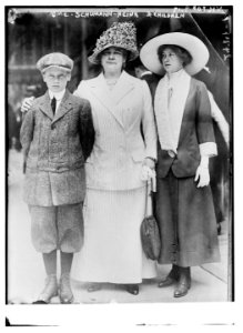 Mme. (Ernestine) Schumann-Heink & children LCCN2014691211