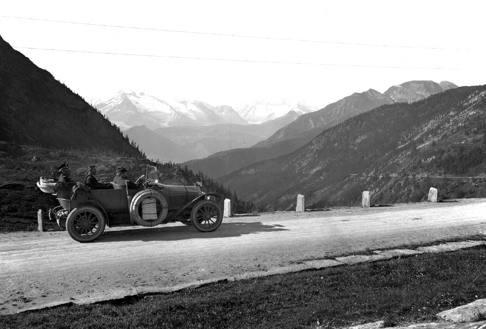 Mit dem Auto auf der Simplonstrasse - CH-BAR - 3238905