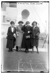 Mme. Curie & daughters & Mrs. Meloney LCCN2014712476