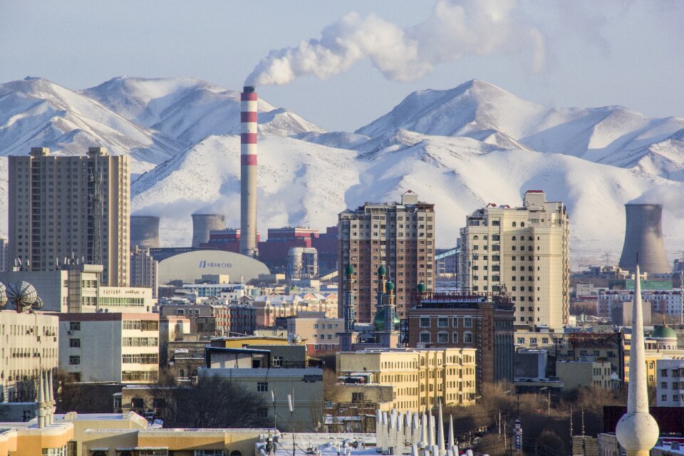 Urumqi factory mountain