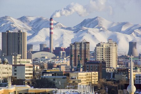 Urumqi factory mountain photo
