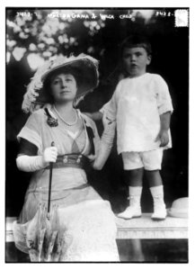 Mme. Da Gama and Volck child LCCN2014698642