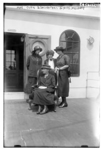 Mme. Curie & daughters & Mrs. Meloney LCCN2014712475