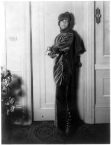 Mme. Paul Poiret modelling clothing designed by her husband, 1913- automobile attire LCCN2004682022