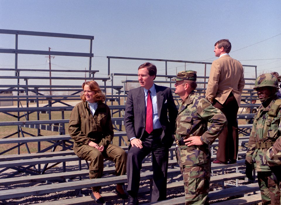 Mitch McConnell tours the U.S. Army Armor Center