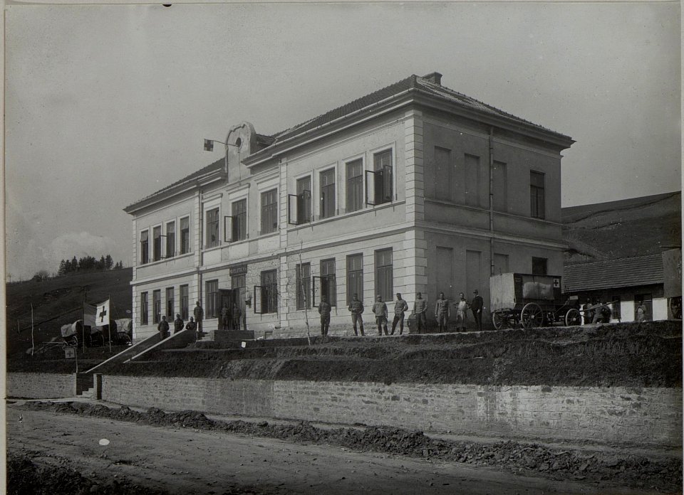 Mobiles Reserve Spital 1-3 in PRZEWLOKA. (Schulhaus) (BildID 15450406)