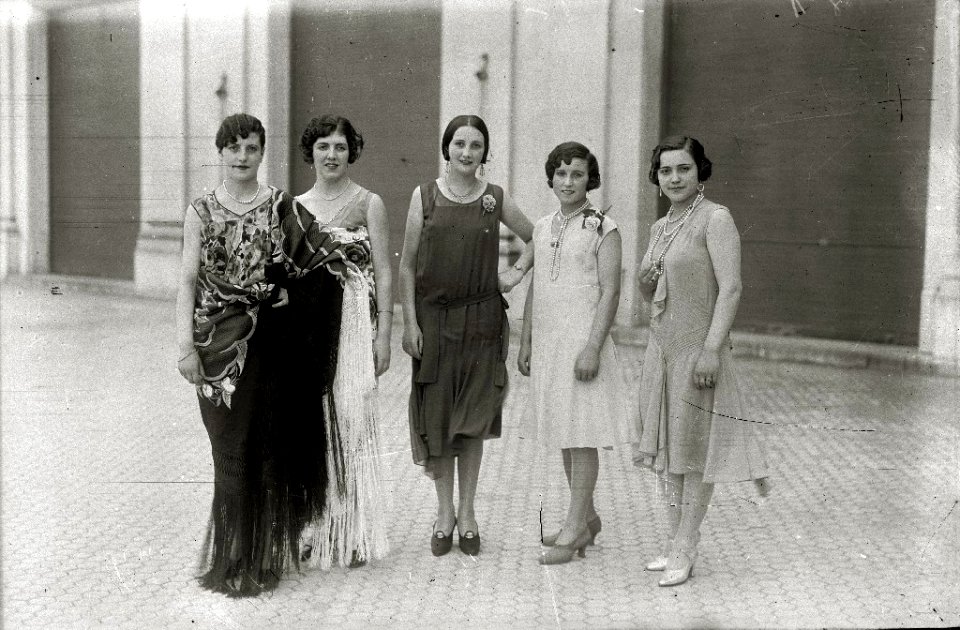 Modelos en la terraza del Gran Kursaal (8 de 8) - Fondo Car-Kutxa Fototeka