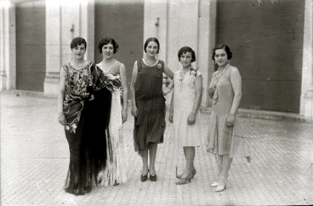 Modelos en la terraza del Gran Kursaal (8 de 8) - Fondo Car-Kutxa Fototeka