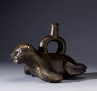 Moche - Seal Effigy Stirrup Vessel - Walters 482842 - Three Quarter