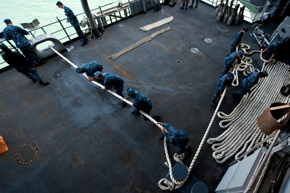 Nimitz sailors heave a line 130513-N-LP801-067