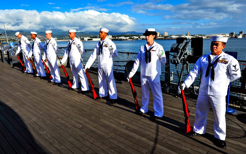 Nisei soldiers honored during Pearl Harbor Veterans Day ceremony 131111-N-WF272-003