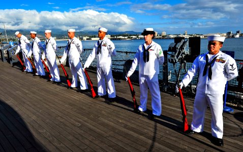 Nisei soldiers honored during Pearl Harbor Veterans Day ceremony 131111-N-WF272-003