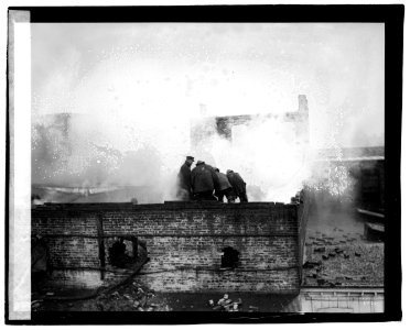 Nixon Brewer fire, 7th and B, (Washington, D.C.) LCCN2016828971
