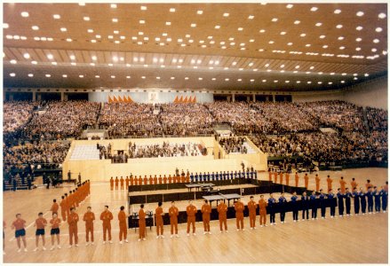 Nixon at an athletic exhibition in Peking - NARA - 194757