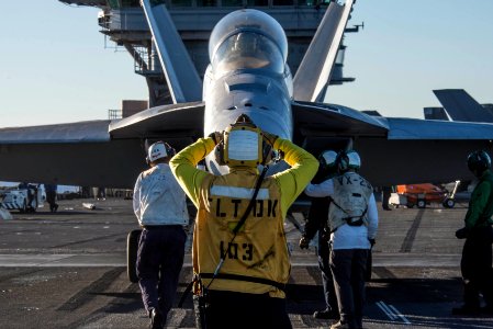 Nimitz Sailor directs Hornet onto catapult 141104-N-IP743-094