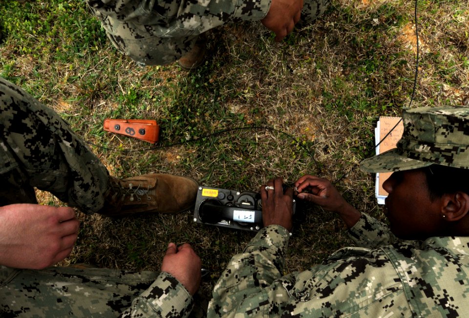 NMCB 1 DET Okinawa Sailors conduct SCWS training 140417-N-ZZ123-001