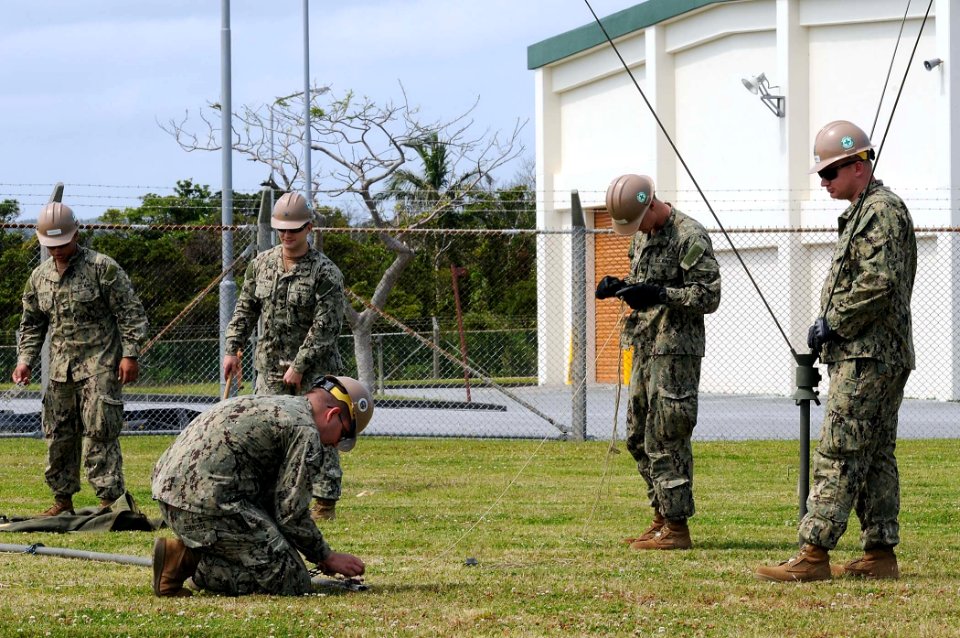 NMCB 1 DET Okinawa Sailors conduct SCWS training 140417-N-EP471-006