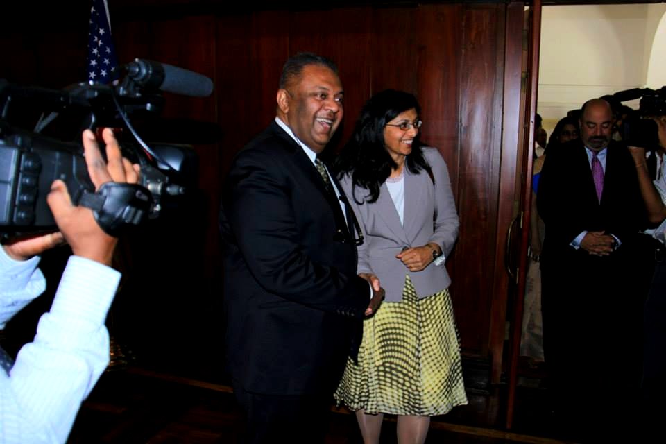 Nisha Biswal meets Mangala Samaraweera 1