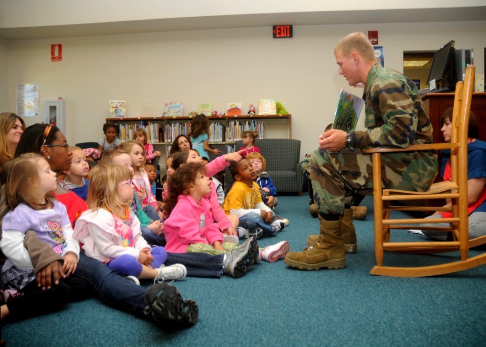 NMCB 74 'Bees get story time buzzing 110330-N-AW868-041