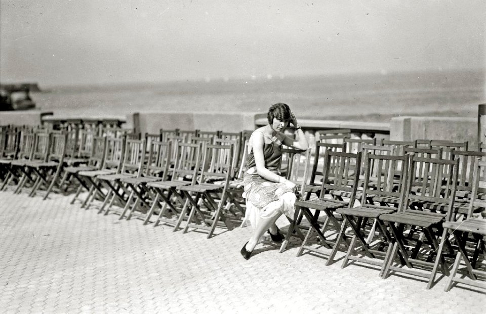 Modelos en la terraza del Gran Kursaal (3 de 8) - Fondo Car-Kutxa Fototeka