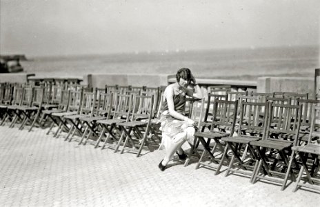 Modelos en la terraza del Gran Kursaal (3 de 8) - Fondo Car-Kutxa Fototeka