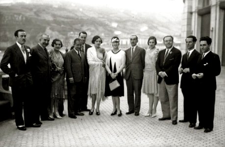 Modelos en la terraza del Gran Kursaal (7 de 8) - Fondo Car-Kutxa Fototeka