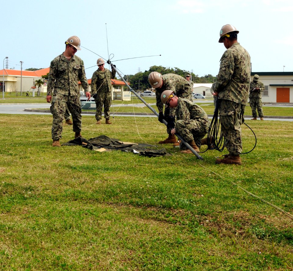 NMCB 1 DET Okinawa Sailors conduct SCWS training 140417-N-EP471-018
