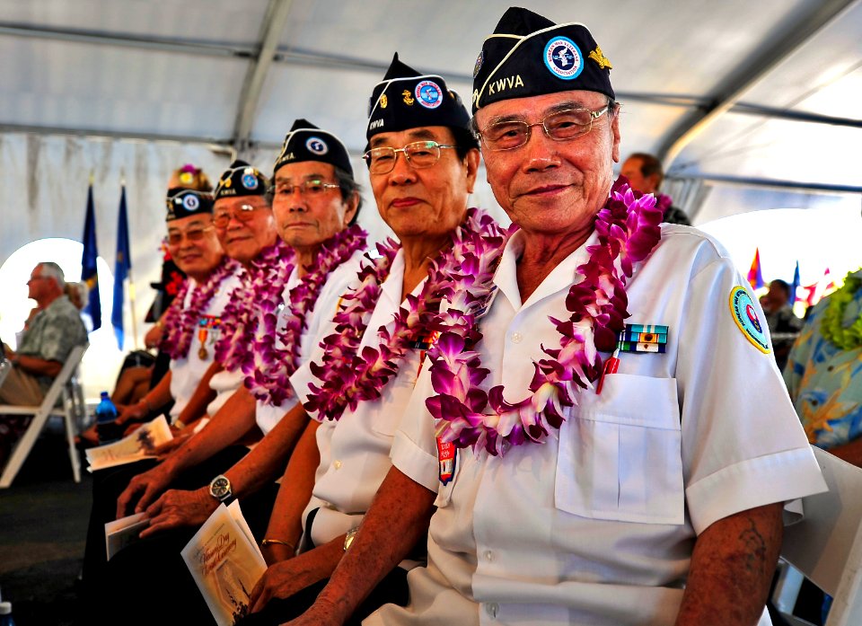 Nisei soldiers honored during Pearl Harbor Veterans Day ceremony 131111-N-WF272-004