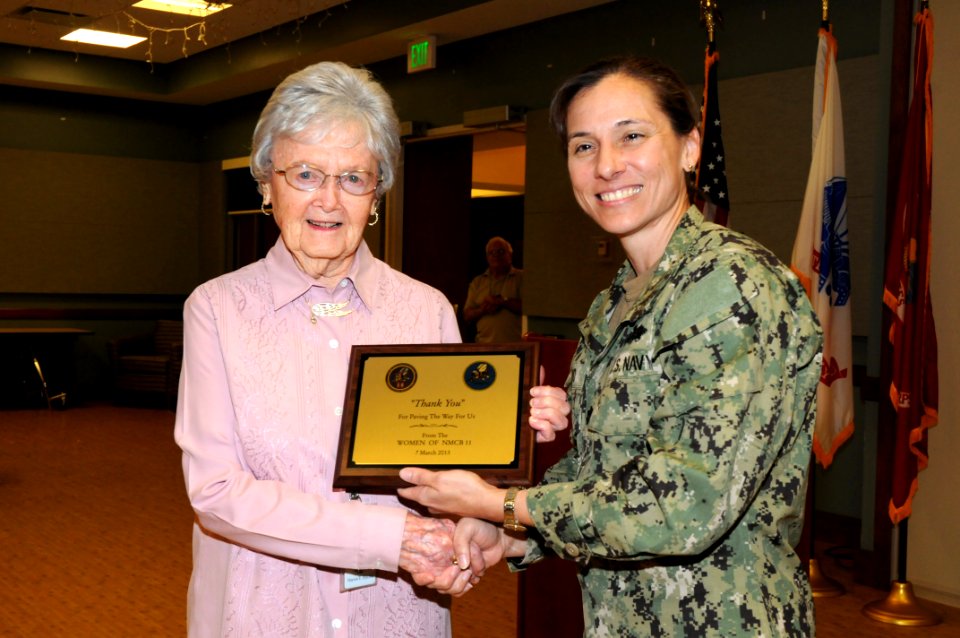 NMCB-11 honors female veterans at Armed Forces Retirement Home 130307-N-UH337-053