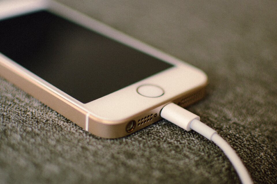 I phone mobile phone charging hours of light