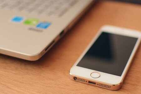 I phone mobile phone charging hours of light