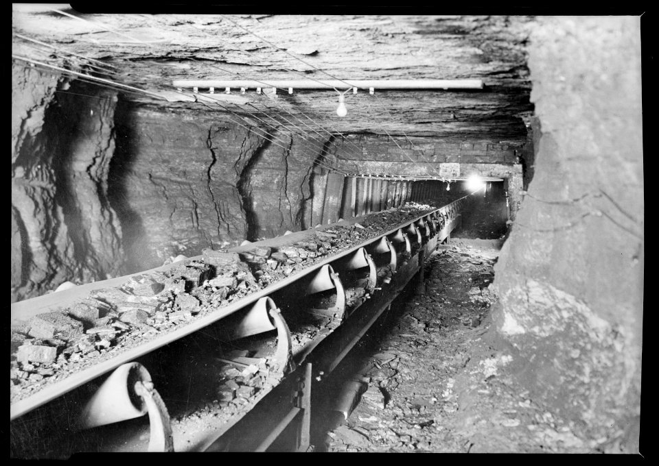 No location. (Mining equipment - conveyor.) - NARA - 518784
