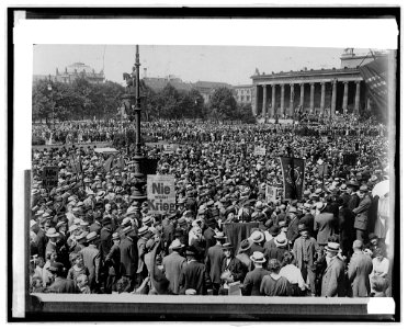 No More War demonstration in Germany, 7-10-22 LCCN2016852483