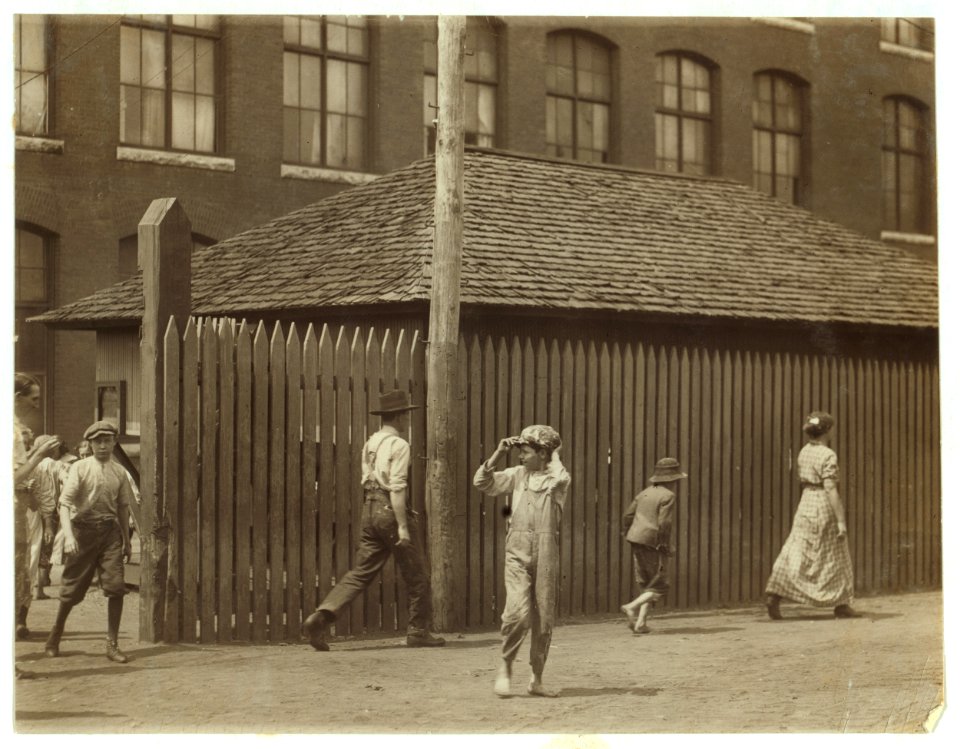 Noon hour at Massachusetts Mill, Lindale Ga. During the days following this, I proved the ages of nearly a dozen of these children, by gaining access to Family Records, Life Insurance LOC cph.3b24297