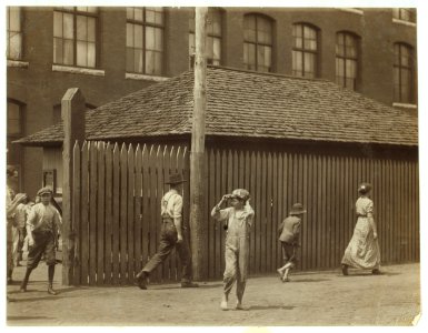 Noon hour at Massachusetts Mill, Lindale Ga. During the days following this, I proved the ages of nearly a dozen of these children, by gaining access to Family Records, Life Insurance LOC cph.3b24297