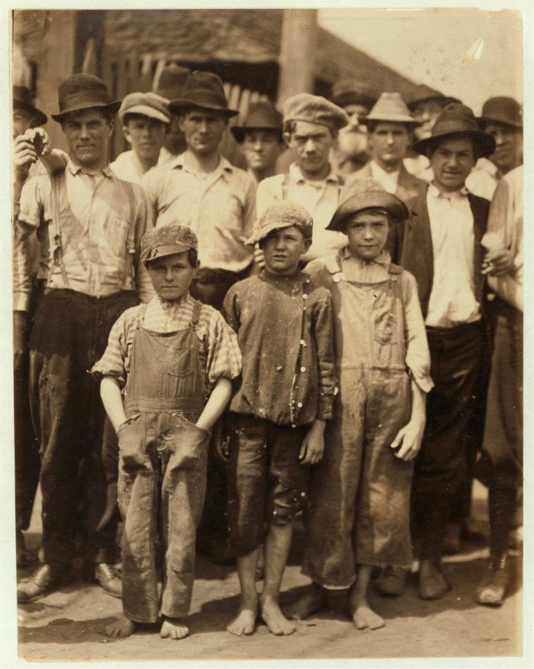 Noon hour at Massachusetts Mill, Lindale, Ga. During the days following this, I proved the ages of nearly a dozen of these children, by gaining access to Family Records, Life Insurance LOC nclc.02761