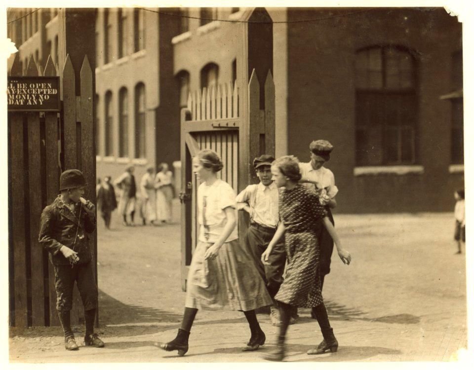 Noon hour at Massachusetts Mill, Lindale, Ga. During the days following this, I proved the ages of nearly a dozen of these children, by gaining access to Family Records, Life Insurance LOC nclc.02755