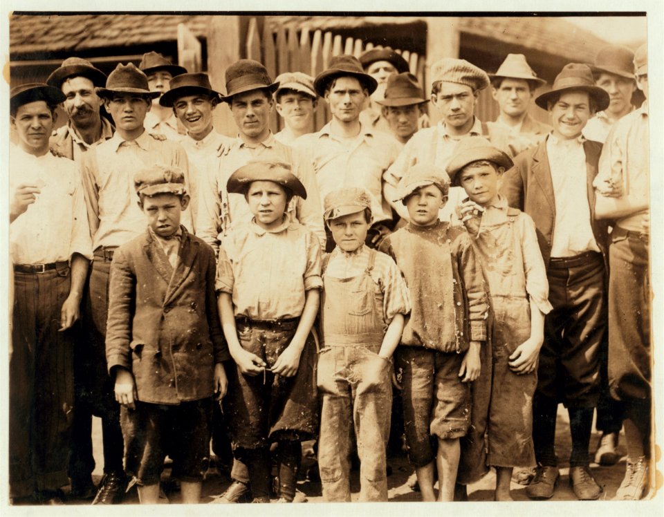 Noon hour at Massachusetts Mill, Lindale, Ga. During the days following this, I proved the ages of nearly a dozen of these children, by gaining access to Family Records, Life Insurance LOC nclc.02760