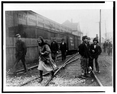 Noon hour Brookside Cotton Mills. Not the smallest youngsters. LOC cph.3c30784