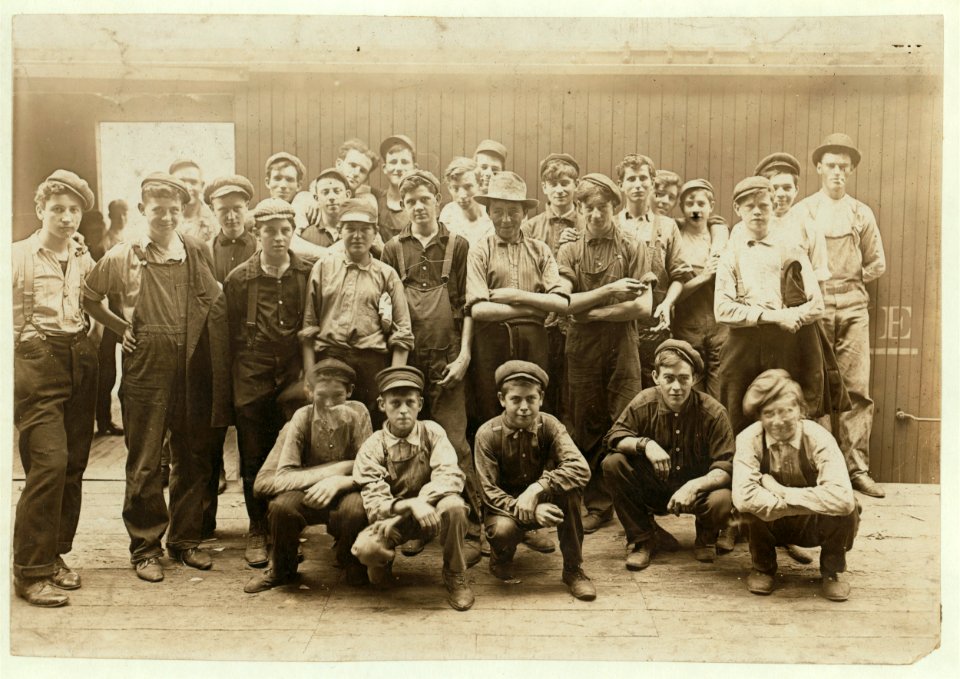 Noon Hour In an Indianapolis Cannery. Aug., 1908. LOC nclc.00743