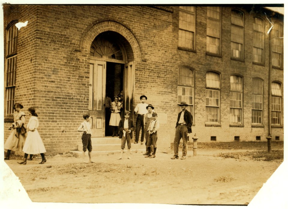 Noon hour, Delta Cotton Mills, Mc Comb, Miss. All work. LOC nclc.02077