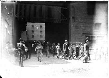 Noon hour, Indianapolis Meat Packing House. Indianapolis, Ind. - NARA - 523083