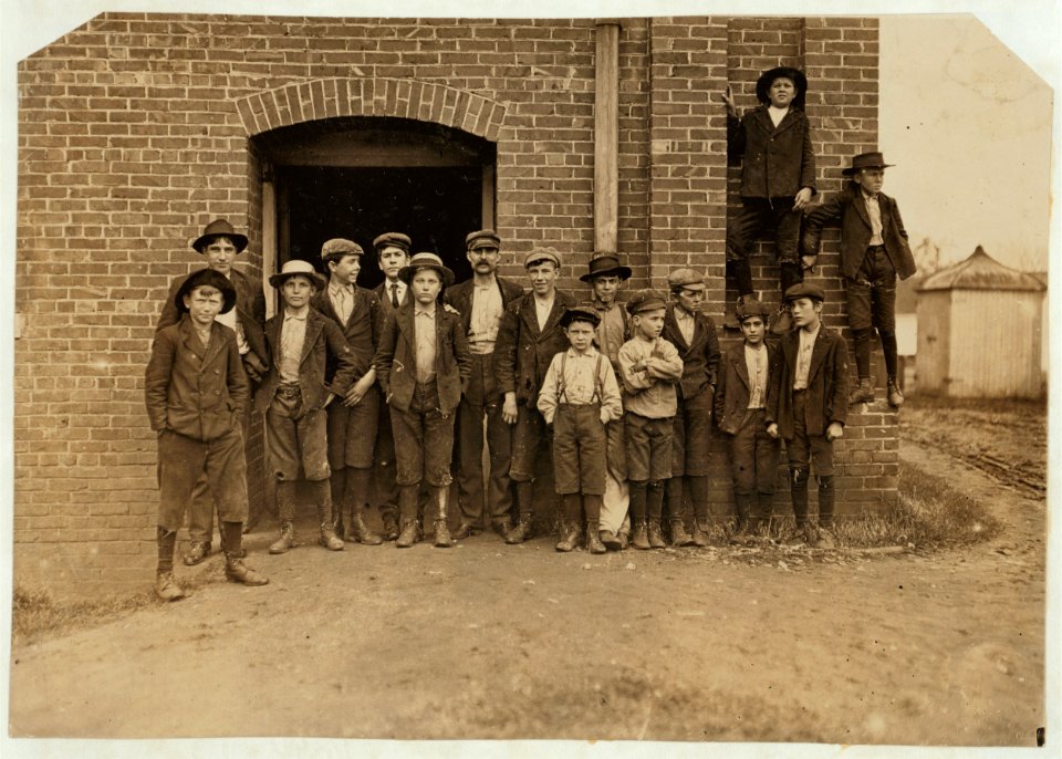 Noon hour, King Mfg. Co., Augusta, Ga. See photos 500 to 509. LOC nclc.01596